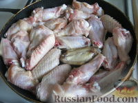 Фото приготовления рецепта: Ароматный плов из куриных крылышек - шаг №5