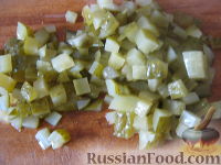 Фото приготовления рецепта: Рассольник из мяса курицы с перловой крупой - шаг №7