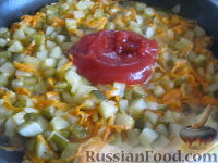 Фото приготовления рецепта: Рассольник из мяса курицы с перловой крупой - шаг №11