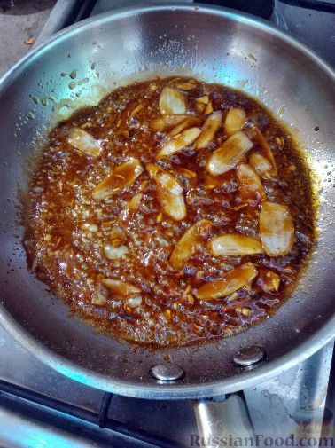 Фото приготовления рецепта: Баклажаны в соево-имбирной карамели - шаг №3