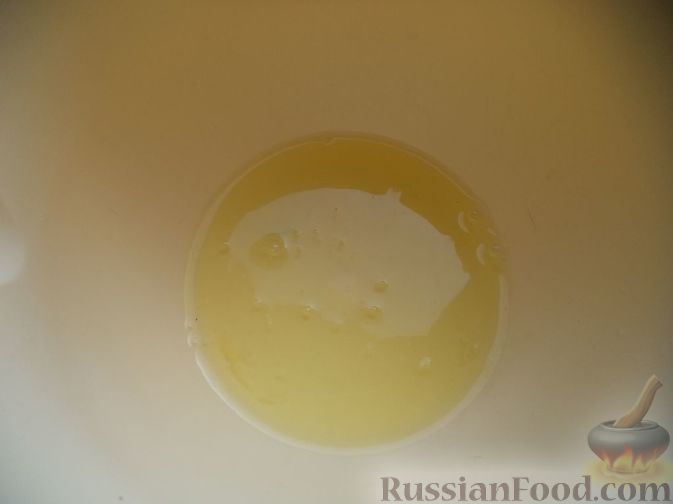 Фото приготовления рецепта: Творожное желе со сгущённым молоком и мандаринами - шаг №10