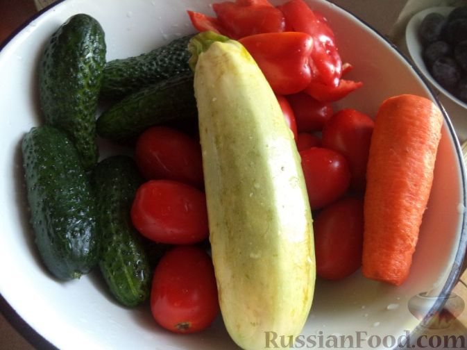 Фото приготовления рецепта: Маринованное овощное ассорти - шаг №3