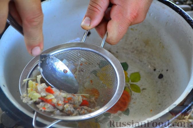 Фото приготовления рецепта: Халасле - венгерский рыбный суп - шаг №7