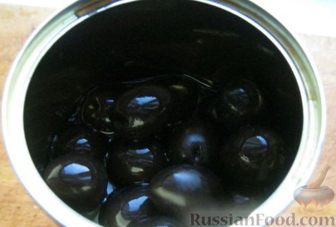 Фото приготовления рецепта: Салат "Новый" с консервированным тунцом и мидиями - шаг №3