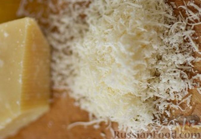 Фото приготовления рецепта: Салат "Новый" с консервированным тунцом и мидиями - шаг №7