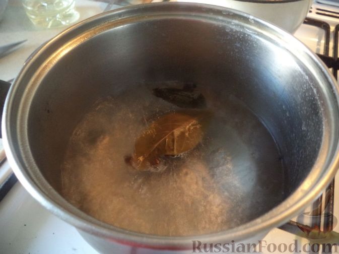 Фото приготовления рецепта: Тушёная говядина в соусе из помидоров - шаг №14