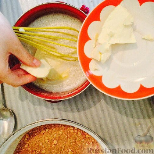 Фото приготовления рецепта: Отрывной яблочный пирог - шаг №15