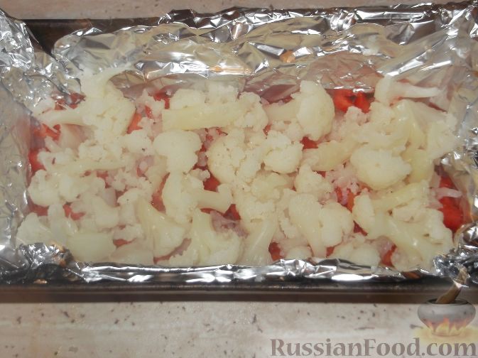 Фото приготовления рецепта: Запеканка из цветной капусты с помидорами - шаг №9