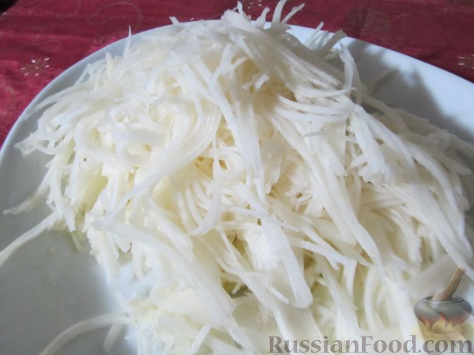 Фото приготовления рецепта: Витаминный салат из кольраби - шаг №1