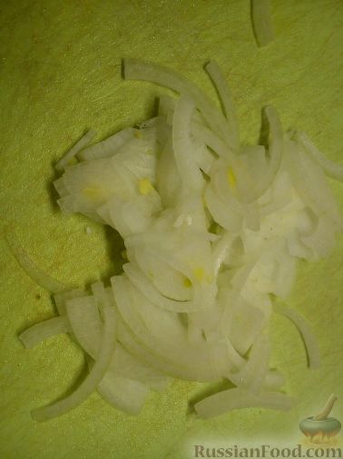 Фото приготовления рецепта: Слоёный салат "Оливье" с курицей - шаг №8