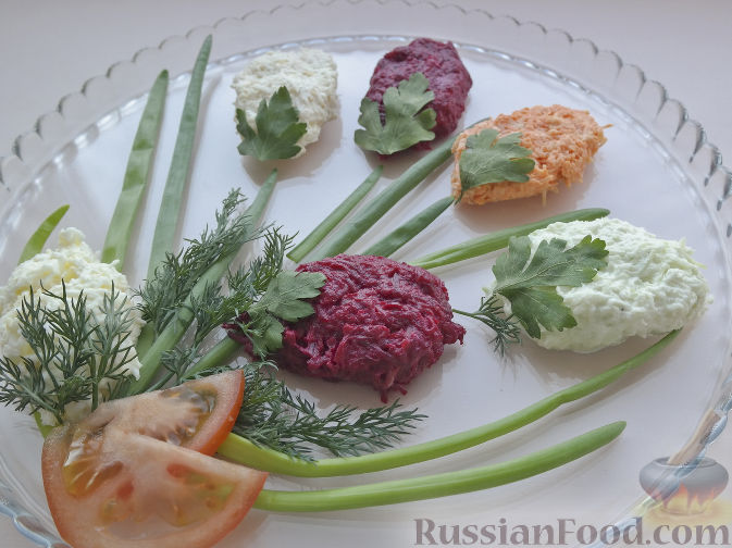 Фото приготовления рецепта: Овощной салат-микс "Тюльпаны к 8 Марта" - шаг №8