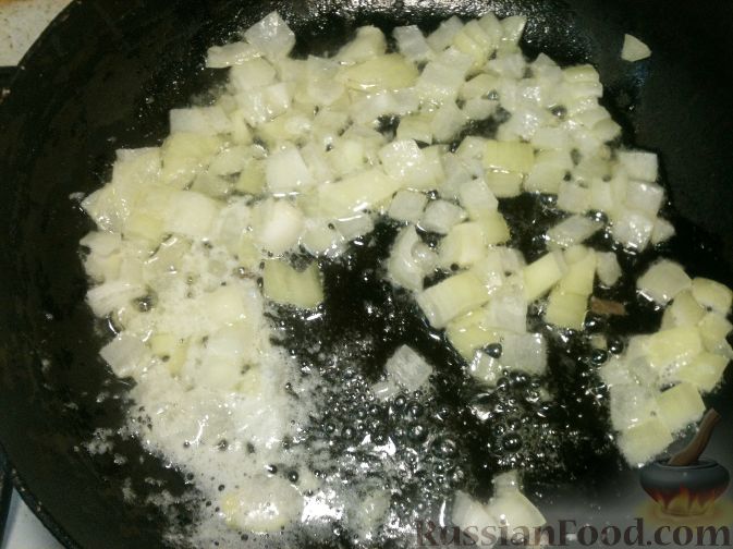 Фото приготовления рецепта: Картофельная запеканка с сосисками и сыром - шаг №1