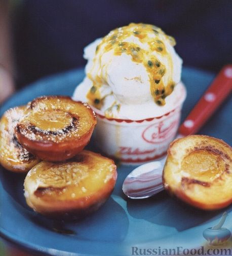 Фото к рецепту: Банановое мороженое с карамелизованными фруктами