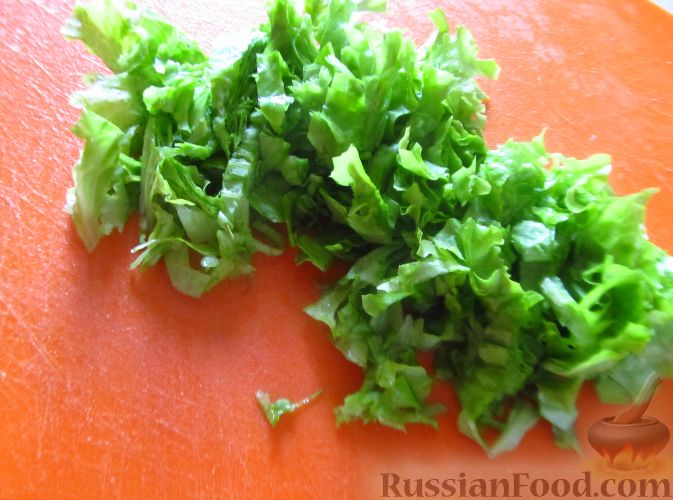 Фото приготовления рецепта: Салат с нутом, рукколой и помидорами черри - шаг №2