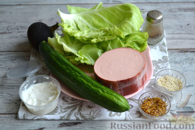 Фото приготовления рецепта: Салат с колбасой - шаг №1