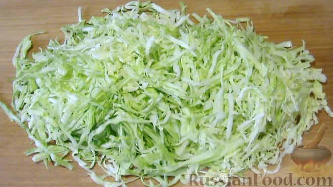 Фото приготовления рецепта: Салат из капусты, с яблоками и сельдереем - шаг №1
