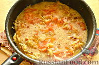 Фото приготовления рецепта: Мандирмак (овощи с яйцом на сковороде) - шаг №9