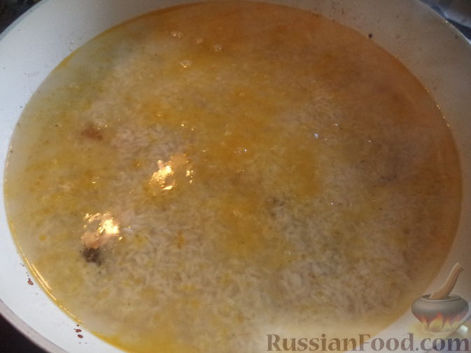 Фото приготовления рецепта: Каннеллони с мясным фаршем, запеченные под томатным соусом и сыром - шаг №7