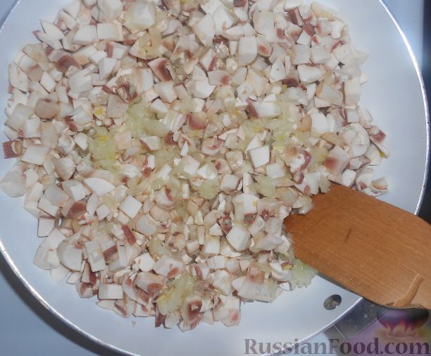 Фото приготовления рецепта: Гусь Рождественский, с яблочком и черносливом - шаг №8