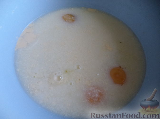 Фото приготовления рецепта: Суп с копченым сыром и вермишелью - шаг №2