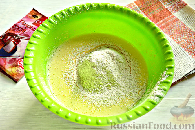 Фото приготовления рецепта: Суп со стручковой фасолью и мясными фрикадельками - шаг №7