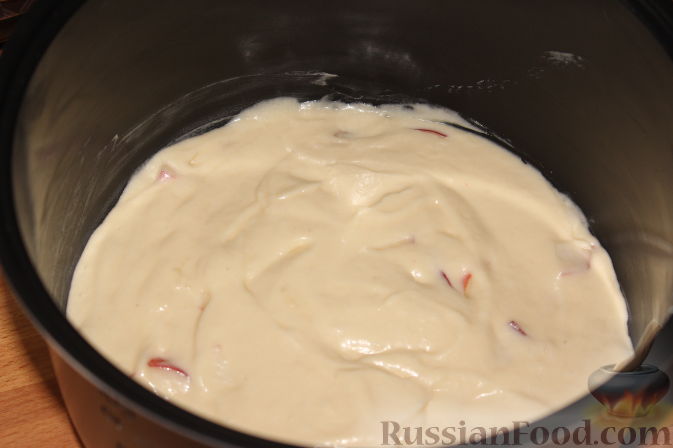 Фото приготовления рецепта: Карамельный кекс на кефире (в мультиварке) - шаг №8