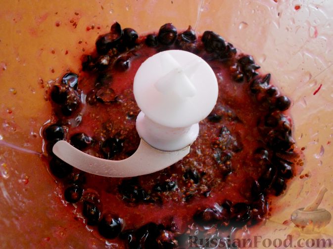Фото приготовления рецепта: Шампиньоны, запеченные на мангале, в маринаде из чёрной смородины - шаг №2