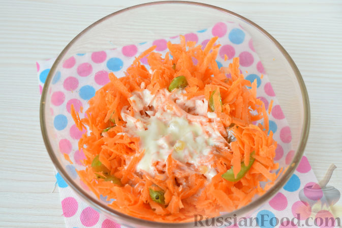 Фото приготовления рецепта: Салат из моркови и крыжовника - шаг №5