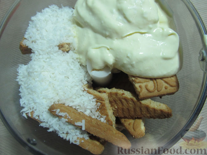 Фото приготовления рецепта: Торт-мусс из ежевики с йогуртом (без выпечки) - шаг №3