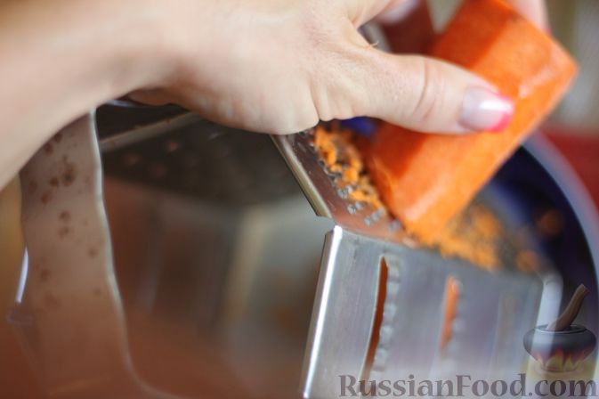 Фото приготовления рецепта: Салат из арбуза с творожно-морковными шариками - шаг №10