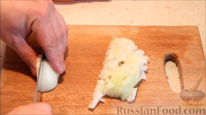 Фото приготовления рецепта: Куриные котлеты с имбирём, чесноком и кинзой (без яиц) - шаг №2