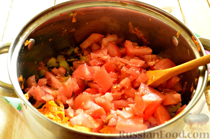 Фото приготовления рецепта: Салат из баклажанов и кабачков (на зиму) - шаг №8