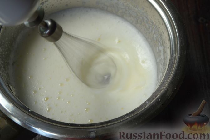 Фото приготовления рецепта: Сливочное мороженое из ежевики - шаг №3