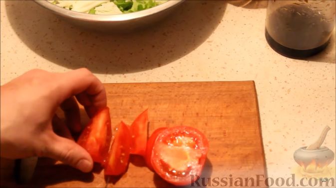 Фото приготовления рецепта: Теплый салат "Дары моря" из морепродуктов - шаг №4