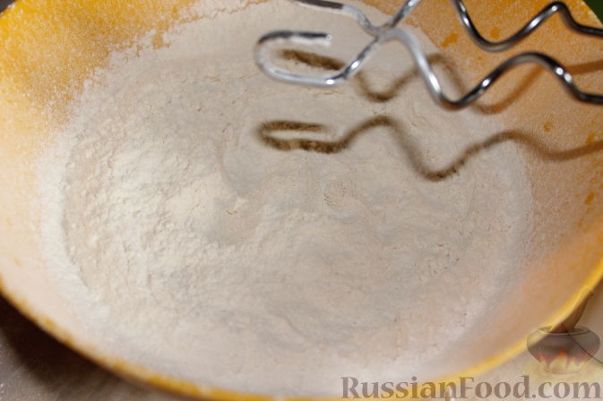 Фото приготовления рецепта: Овсяные батончики с сухофруктами, цукатами и орехами - шаг №9