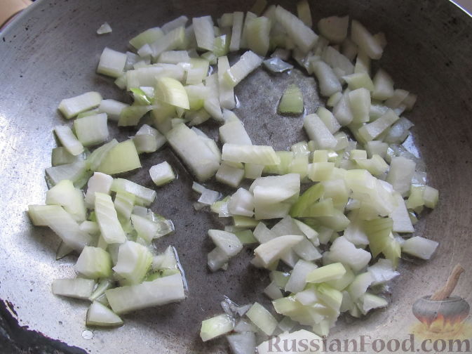 Фото приготовления рецепта: Патиссоны, фаршированные индейкой и овощами - шаг №2