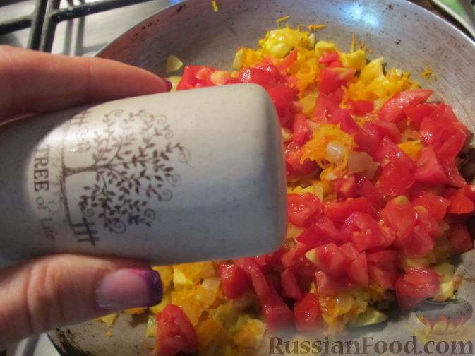 Фото приготовления рецепта: Патиссоны, фаршированные индейкой и овощами - шаг №7
