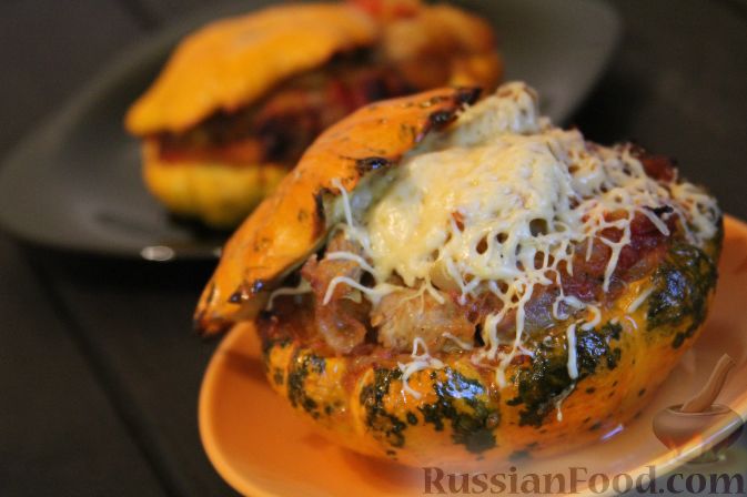 Фото к рецепту: Патиссоны, фаршированные индейкой и овощами
