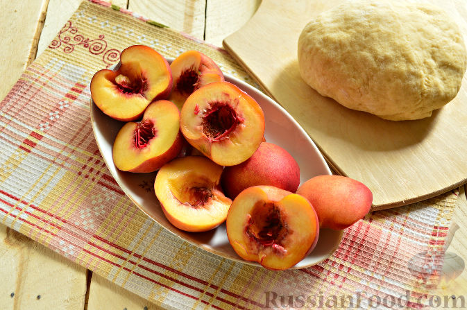 Фото приготовления рецепта: Пирог с персиками - шаг №8