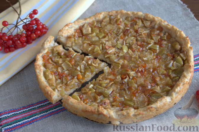 Фото приготовления рецепта: Пирог с калиной и яблоками (на творожном тесте) - шаг №11