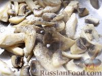 Фото приготовления рецепта: Фрикасе из курицы с грибами - шаг №6