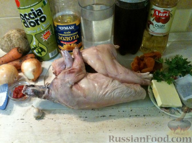 Фото приготовления рецепта: Гусь Рождественский, с яблочком и черносливом - шаг №4