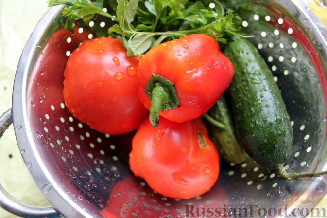 Фото приготовления рецепта: Шопский салат - шаг №2