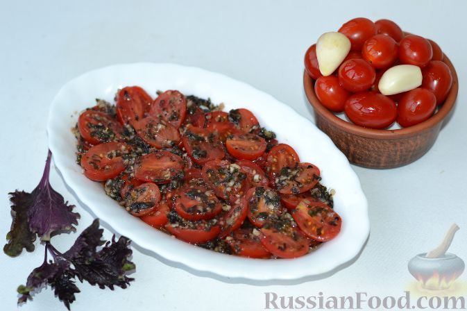 Фото приготовления рецепта: Маринованные помидоры черри с базиликом - шаг №7