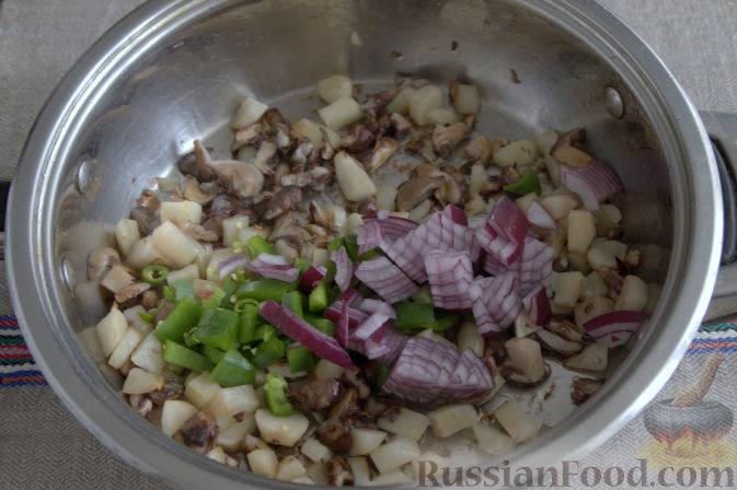 Фото приготовления рецепта: «Осеннее» рагу с топинамбуром, грибами и фасолью - шаг №3