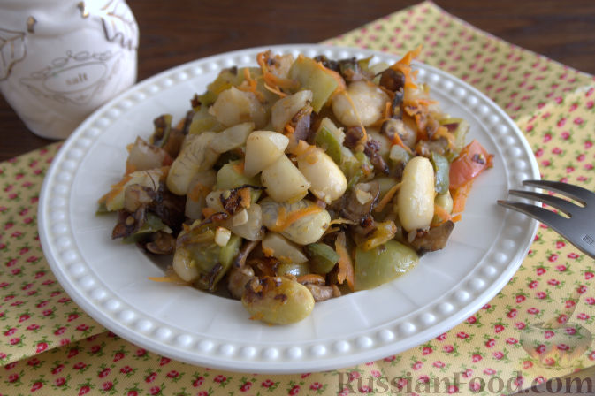 Фото приготовления рецепта: «Осеннее» рагу с топинамбуром, грибами и фасолью - шаг №10
