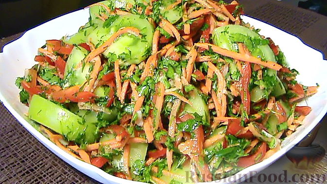 Фото к рецепту: Салат по-корейски с зелёными помидорами и морковью
