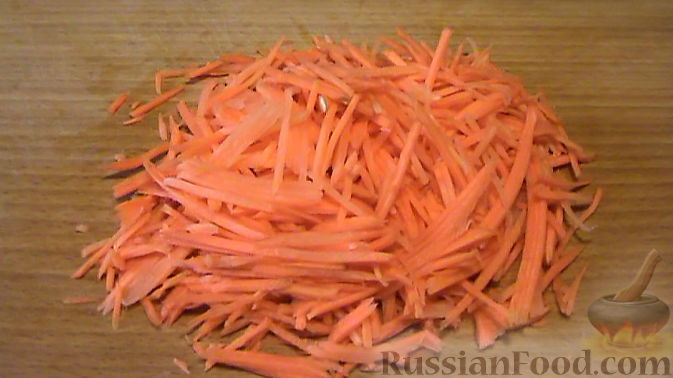 Фото приготовления рецепта: Салат по-корейски с зелёными помидорами и морковью - шаг №3