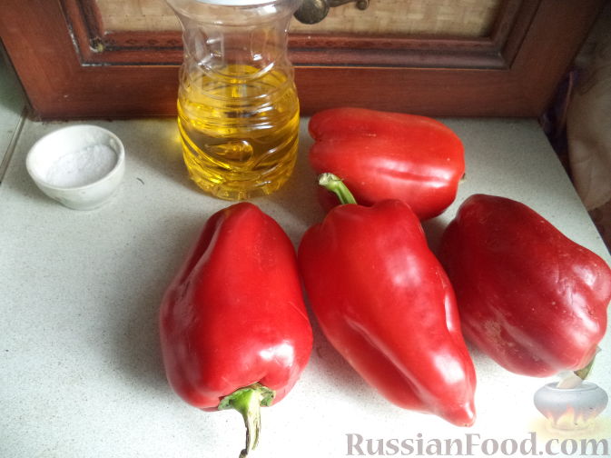 Фото приготовления рецепта: Салат со свёклой, сельдью, картофелем, плавленым сыром и яблоком - шаг №12