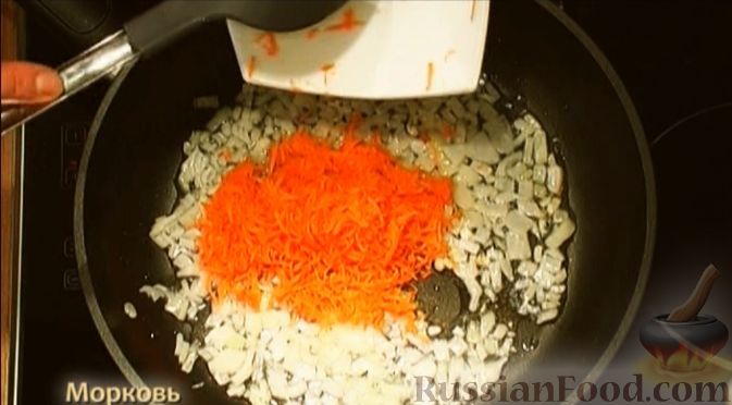 Фото приготовления рецепта: Морковный киш c творогом и зеленью - шаг №2